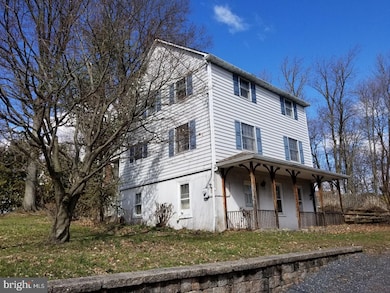 401 Grenoble Dr, Sellersville, PA 18960 - photo 2