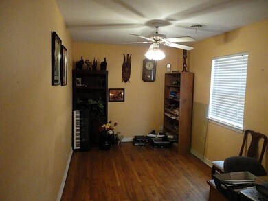 527 Hohldale St, Houston, TX 77091 - photo 4