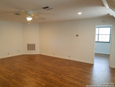 11121 Mesquite Flat unit ABOVE GARAGE, Helotes, TX 78023 - photo 4