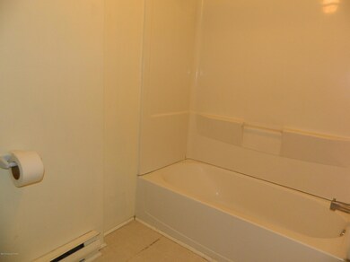 711 Scott St, Stroudsburg, PA 18360 - photo 3