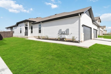 820 Staglin St unit A, Buda, TX 78610 - photo 2