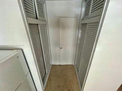 15831 SW 100th Ct unit B, Miami, FL 33157 - photo 5