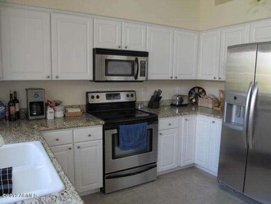kitchen-this fridge does not convey