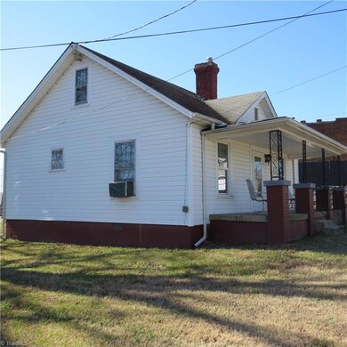 305 Thompsonville St, Reidsville, NC 27320 - photo 3