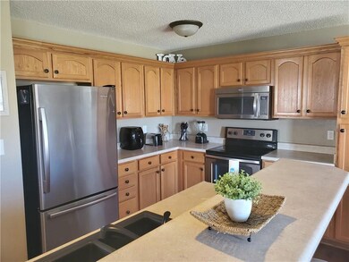 2426 Meadow Bend Dr, Columbus, IN 47201 - photo 4