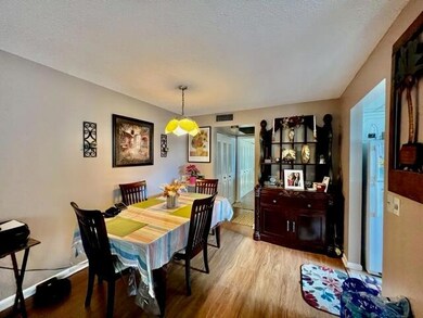 329 Camden N, West Palm Beach, FL 33417 - photo 4