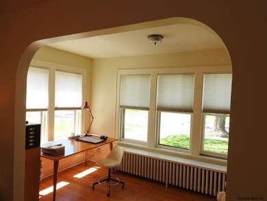 35 Holmes Ct, Albany, NY 12209 - photo 5