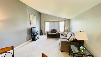 unlisted-address, Carpentersville, IL 60110 - photo 4