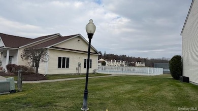 41 Woodlake Dr unit 41, Middletown, NY 10940 - photo 3