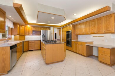 Gourmet kitchen