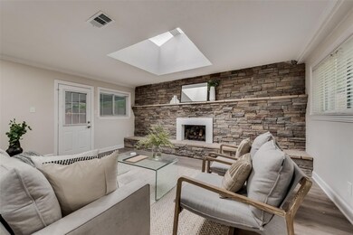 709 Bedford Ct W, Hurst, TX 76053 - photo 4