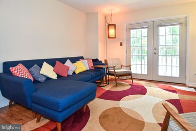 6320 Chimney Wood Ct, Alexandria, VA 22306 - photo 3