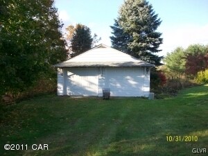 2 car det garage only 10 yrs old