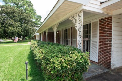 Property entrance with a yard