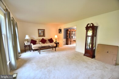 9100 Bakerhill Ct, Montgomery Village, MD 20886 - photo 5
