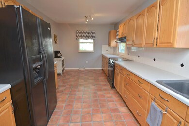 Eat-in Kitchen
