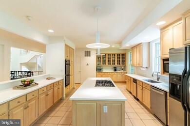 7028 Mountain Gate Dr, Bethesda, MD 20817 - photo 4