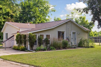 806 10th St, Plainwell, MI 49080 - photo 4