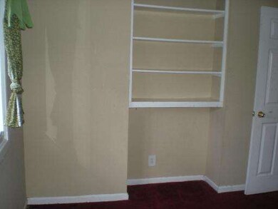 424 Blackhawk Ave, Carpentersville, IL 60110 - photo 7