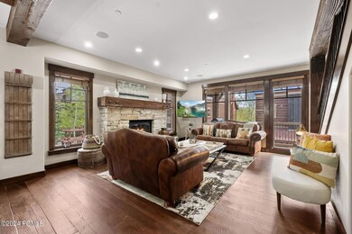 3_Living-Room_1800x1200_4128620