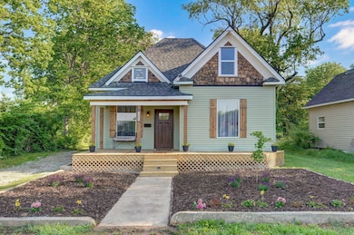 1301 E Locust St-2