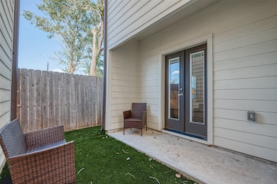 880 Wakefield Dr unit B, Houston, TX 77018 - photo 2