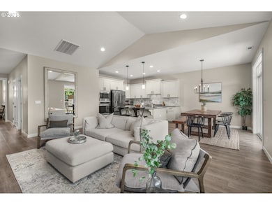 1072 S Walnut St, Canby, OR 97013 - photo 7