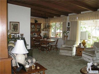 Living Room/Dining Area