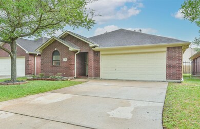 301 Live Oak Ln, Friendswood, TX 77546 - photo 2