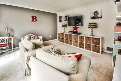 Living Room/Den