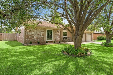 316 Windsor Square, Alvin, TX 77511 - photo 4