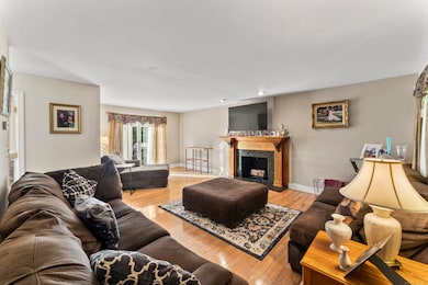 2 Sutherland Dr, Sandy Hook, CT 06482 - photo 5