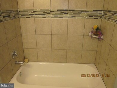 6400 Rolling Ridge Dr, Capitol Heights, MD 20743 - photo 2