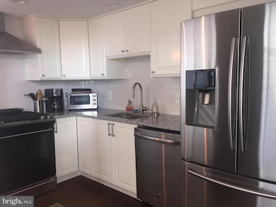 Town Square Towers unit 813, Washington, DC 20024 - photo 6