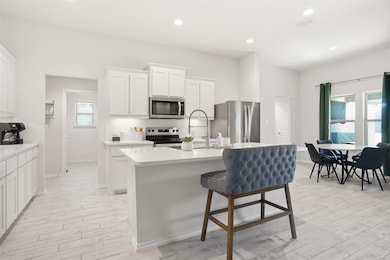 2673 River Bank Dr, Burleson, TX 76028 - photo 4