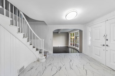 210 Oak Ln, Winthrop Harbor, IL 60096 - photo 3