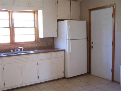 1504 N Tucker Ave, Shawnee, OK 74801 - photo 4