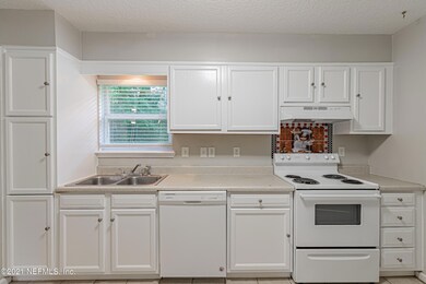 1129 Comanche St, Jacksonville, FL 32205 - photo 7