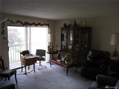 2005 Tibbetts Dr unit 303, Longview, WA 98632 - photo 4