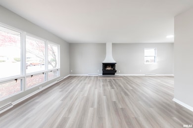 324 W Ivy Ln, Peoria, IL 61614 - photo 6