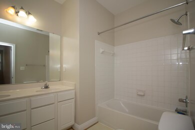 805 Estuary Dr, Odenton, MD 21113 - photo 4