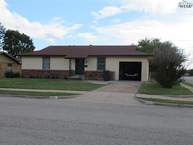 1211 Montgomery St, Wichita Falls, TX 76302 - photo 2