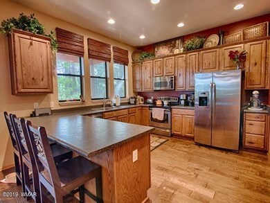 005_Kitchen & Breakfast Bar