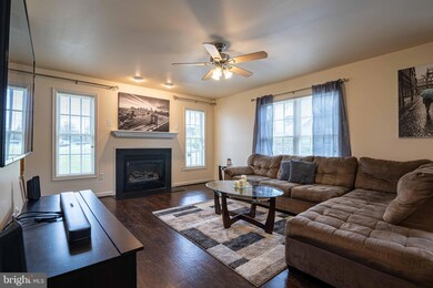 10237 Stagecoach Dr, Hagerstown, MD 21740 - photo 6