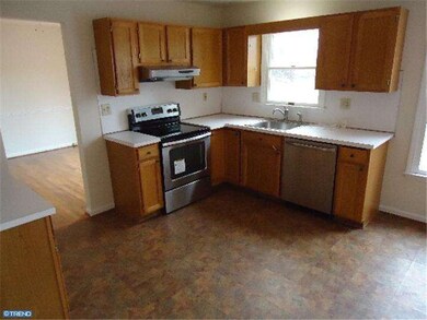 190 Abbey Dr, Royersford, PA 19468 - photo 5