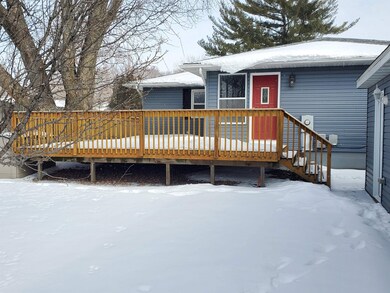 2207 Sunnyside Cir, Cedar Falls, IA 50613 - photo 5