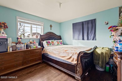 112 & 118 W Moxee Ave, Moxee, WA 98936 - photo 6