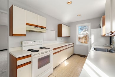 36 Irving St unit B, Salem, MA 01970 - photo 5