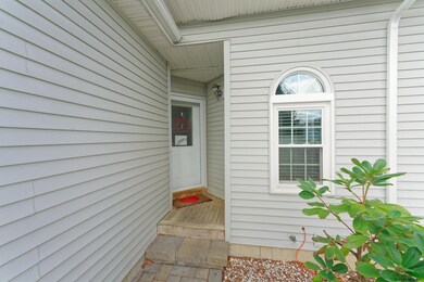 7515 Antoinette Ct, Schenectady, NY 12303 - photo 3