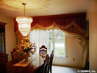 Dining Room Good size dinning room with loads of n
